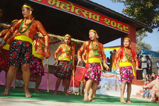 आठौं गोरखा महोत्वसमा आफ्नो नृत्य प्रस्तुत गर्दै