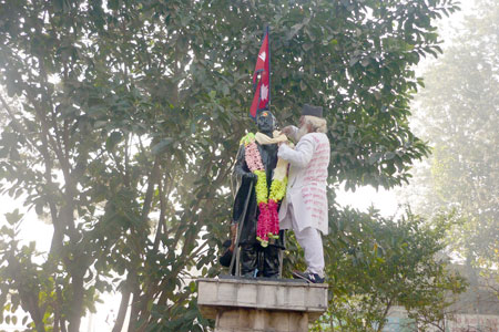 सहिद शुक्रराजको प्रतिमामा माल्यार्पण