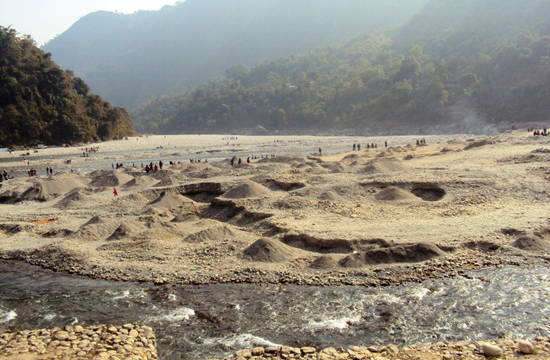 जथाभावी बालुवा निकाल्दा