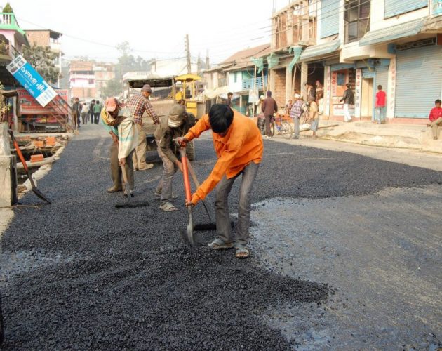 काठमाडौंका सडक मर्मतमा मात्रै एक अर्ब