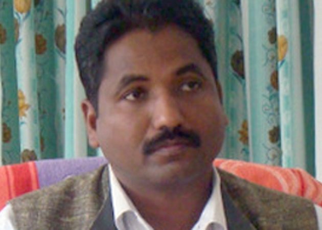 मधेसी नेताहरु एमाओवादीबाट सामूहिक राजीनामा दिंदै