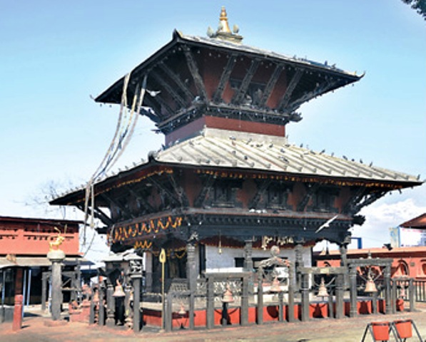 मनकामना मन्दिरको गजुर झिकियो, जीर्णोद्वार सुरु