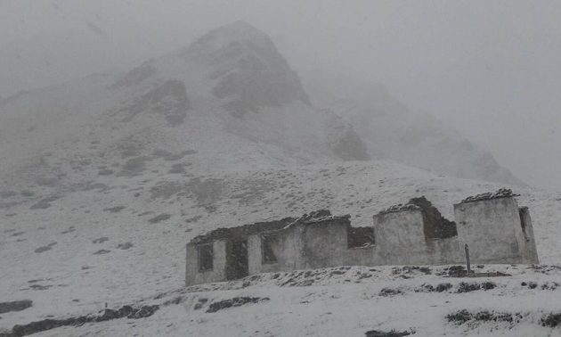 सोलुखुम्बुको माथिल्लो क्षेत्रमा चिसो बढेसँगै विद्यालय बिदा, हिमपात जारी