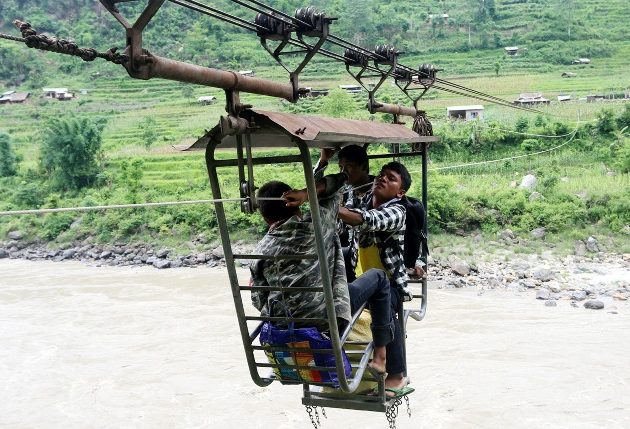 जोखिमपूर्ण यात्रा