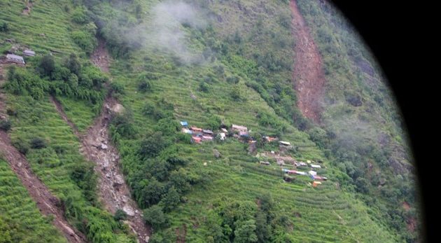 पहिरोको बीचमा फसेका १९ जनाको उद्धार हुन सकेन