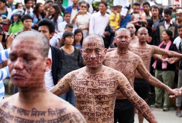 डा गोविन्द के.सीको समर्थनमा उत्रिएकाले भने  हो ! हामी पागल हौं ! डा. केसी जस्तै ! (फोटोफिचर)