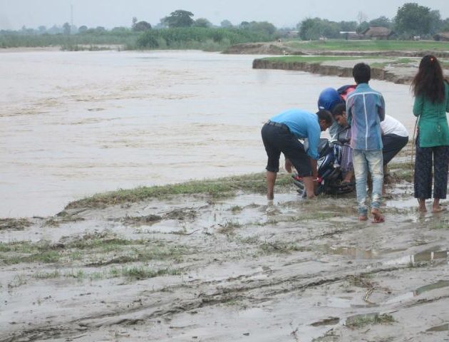 बाँकेको खल्ला झगडियामा राप्तीले कटान गरेपछिको अवस्था (फोटोफिचर)