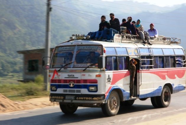 रूट परमिट नभएका बस फिर्ता, यात्रु अलपत्र