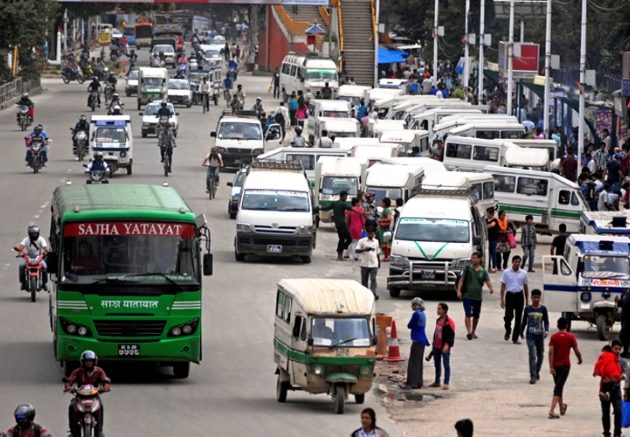 उपत्यकामा गुड्छन् दैनिक ६ लाख गाडी