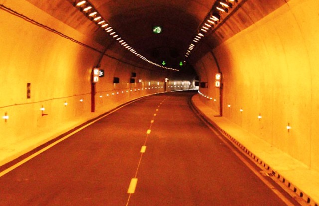 1480467555tunnel