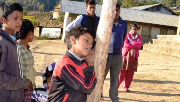 बालकले भने,‘ममीलाई यही पोलमा सरले यसरी बाँध्नुभयो’, घटनास्थलमा अरु कसले के भने ?