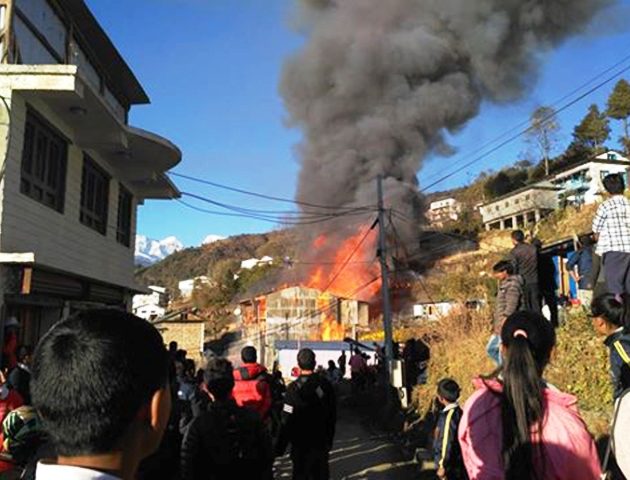 सल्लेरी कारागार नजिकै आगलागी, निभाउने प्रयास हुँदै