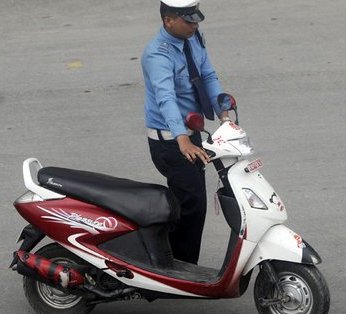 अनुमति विना चलाएका २ हजार बढी सवारी नियन्त्रणमा