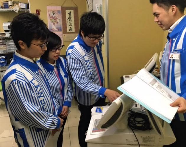 बिदेशी बिद्यार्थी बिना जापानमा कन्भिनियन्स स्टोर नचल्ने