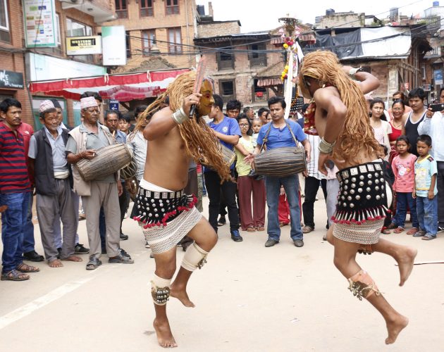 भक्तपुरमा यसरी मनार्इयो गाईजात्रा (फोटोफिचर)