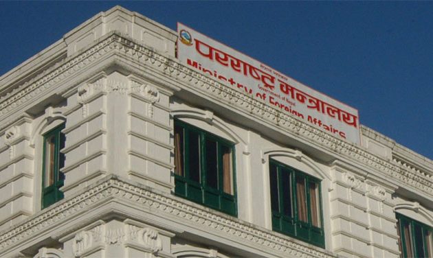 ‘खसी बोका बिक्री गरेझैँ छानीछानी नेपाली कामदार बिक्री हुन्छ’