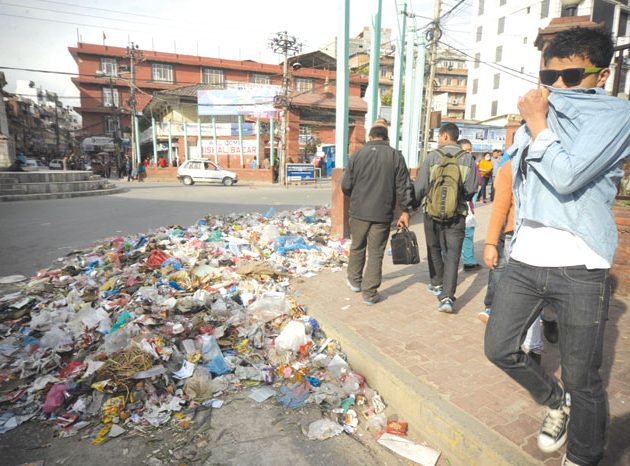 ‘फोहोर व्यवस्थापन हुन नसक्दा काठमाण्डौं र ललितपुरमा दुर्गन्ध’