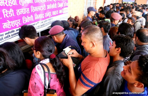 उपत्यकाबाट दैनिक दुई लाख यात्रु बाहिरिँदै, १२ लाख मानिसले काठमाडाैँ छाडिसके