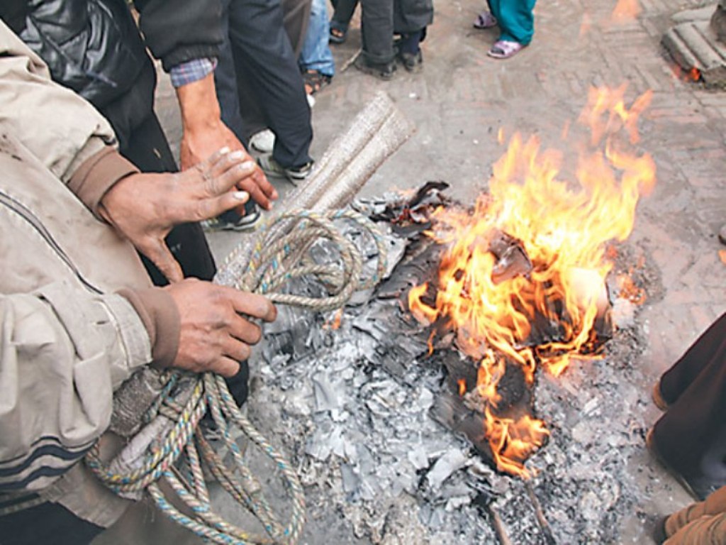 ‘चिसोबाट बच्न आगो ताप्नुको सट्टा न्यानो कपडा लगाएर बस्नु फाइदाजनक’