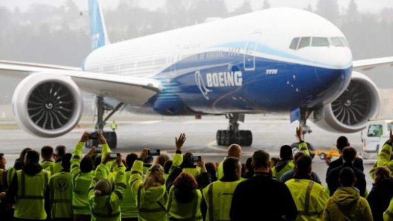 विश्वको सबैभन्दा ठूलो विमान बोइङ्ग 777X ले उडान भर्न शुरु