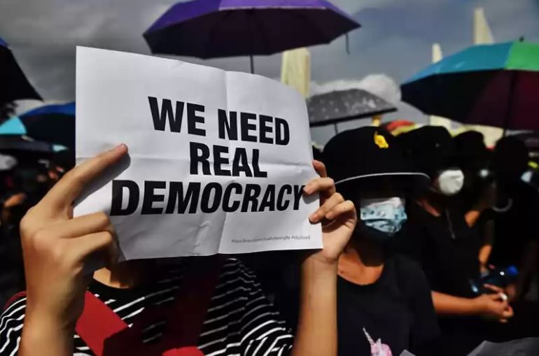 थाइल्याण्डमा राजतन्त्र विरोधी आन्दोलन चर्कियो