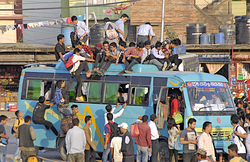 सार्वजनिक यातायात तथा हवाई टिकट पाउनै मुस्किल