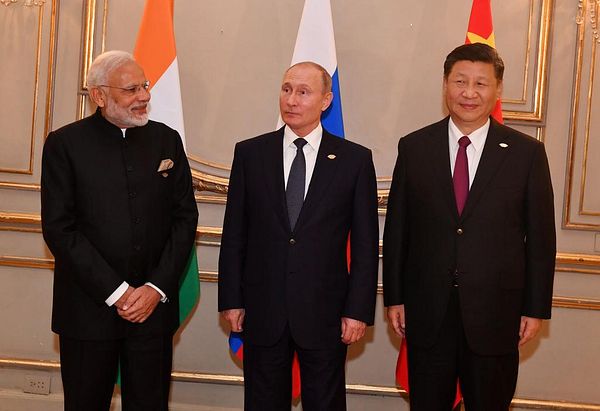 रुससंग चीन र भारतले मात्र किन्यो २४ अर्ब डलरको इन्धन