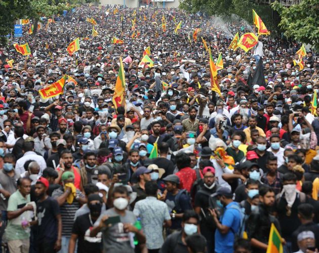 श्रीलंका संकट : राष्ट्रपतिले राजीनामा दिने भएपछि प्रदर्शनकारीहरूबीच खुसीयाली (तस्बिरहरू)