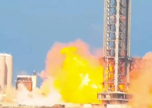 स्पेसएक्सको स्टारशिप बूस्टर इन्जिन परीक्षणमा विस्फोट