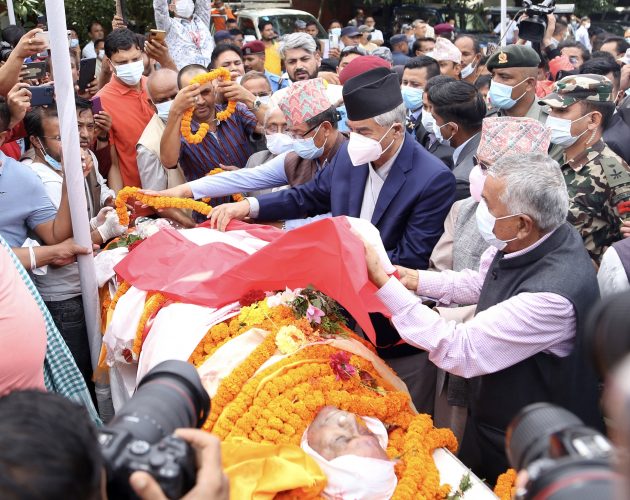 दिवंगत नेता गिरीलाई श्रद्धाञ्जली दिन नेताहरू सानेपामा (तस्बिरहरू)