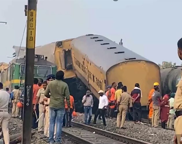 भारतमा रेल दुर्घटना हुँदा १३ जनाको मृत्यु, ५० जना घाइते