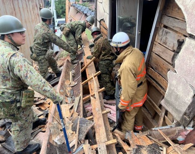 जापानमा भूकम्प गएको पाँच दिनपछि भग्नावशेषबाट ९० वर्षीया वृद्धाको उद्धार