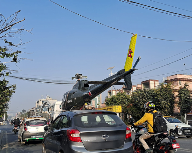 ट्रकमा राखेर जंगी अड्डा लगियो सेनाको हेलिकप्टर