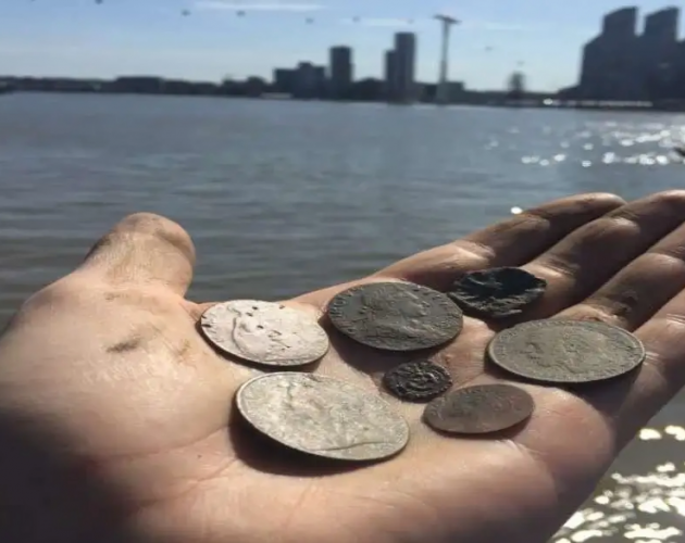 नदी र खोलामा किन सिक्का फालिन्छ ?