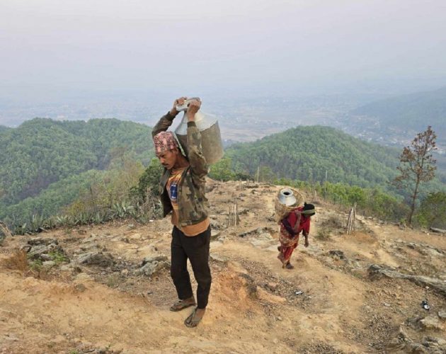 पानीकै जोहोमा बित्छ घोरदौराका स्थानीयको दैनिकी