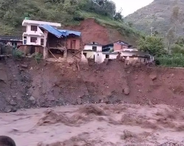 तातोपानी खोलाले घर बगाउँदा तीन बालिकाको मृत्यु