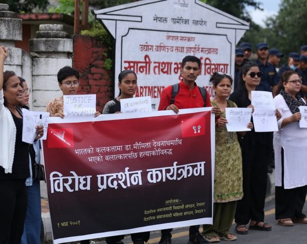 भारतमा प्रशिक्षार्थी डाक्टरको बलात्कारपछि हत्याविरुद्ध नेपालमा प्रदर्शन