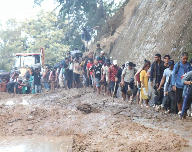 दसैँको मुखमा कष्टकर यात्रा- अहिले घर जान हतार नगरौं