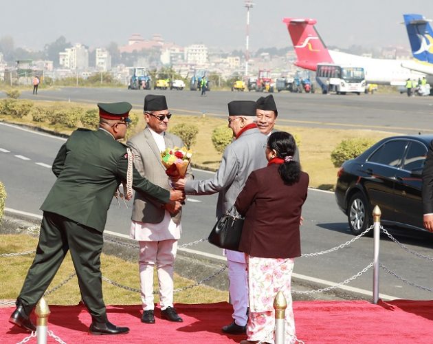 प्रधानमन्त्री चीन जाँदा विमानस्थलमा दुई मन्त्री !